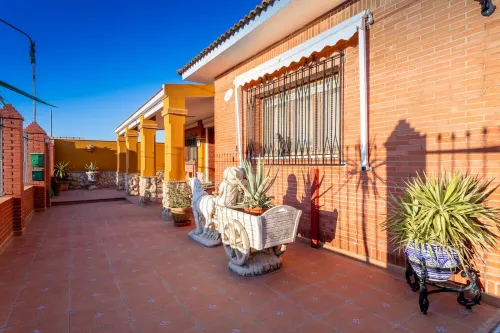 House Ludima in Fuentes de Andalucia, 40 min from Sevilla and 50 min of Cordoba Hotels in Comarca de Ecija