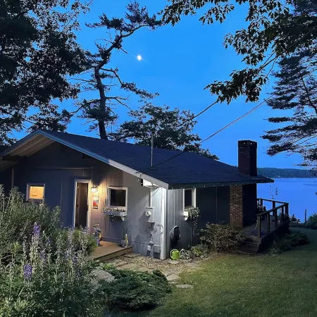 Edgecomb Maine.  Close to Boothbay & Wiscasset.  Very private and relaxing.