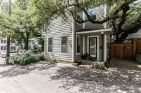 Downtown oasis, walking distance to Capitol, UT, Zilker Park, music venues 오스틴 시티센터 호텔