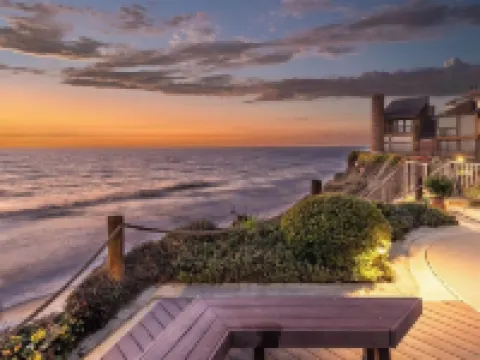 Designer Beach Condo Steps to Ocean/Beach, Heated Pool, Spa, Shops, Restaurants Hotels in Solana Beach