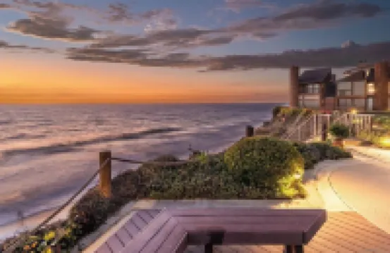 Designer Beach Condo Steps to Ocean/Beach, Heated Pool, Spa, Shops, Restaurants