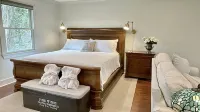 Historic Downtown Carriage House & Oaisis