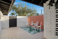 Catalina Foothills, Modern, Heated Pool, Spa, Views, Sleeps 16