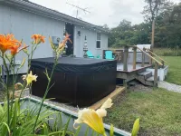 Hocking Hills Cabin, 2 acres of wooded forest, 10 min away from Old Man’s Cave