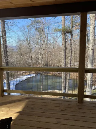 Relax in Our Secluded Hot Tub Overlooking the Pond with a Glass of Wine in Luray Отели рядом с достопримечательностью «Скайленд»