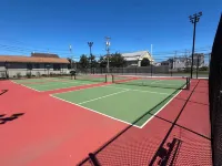 Fun shore bungalow that is walkable to the beach!