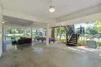 Lake It Easy...5Br Waterfront Home, Dock, Deck and Game Area