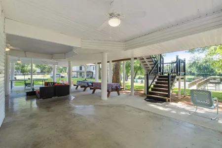 Lake It Easy on Lake McQueeney