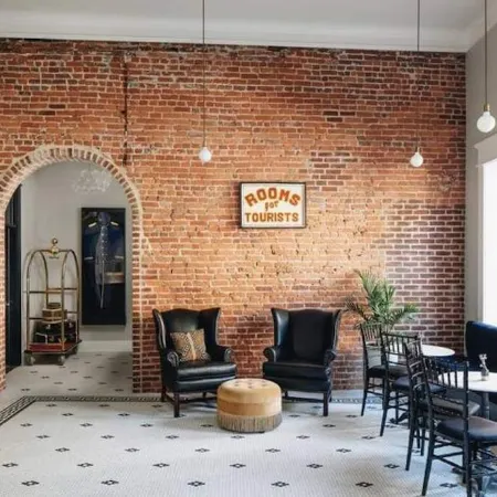 Ulysses Suites, Suite 203