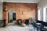 Ulysses Suites, Suite 203