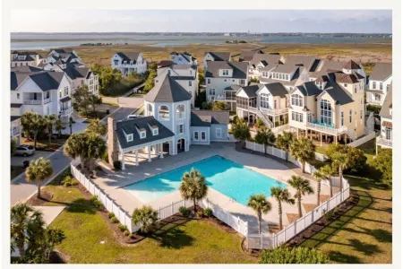 Beautiful 5 bedrooms, 5.5 baths on sound and walking distance to beach and shops