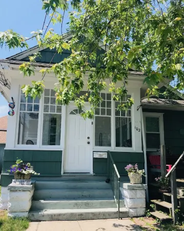 Life is good at the beach! 4br 2.5ba Pet-friendly home w/ Parking.