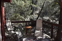 Creekside Madera Canyon Cabin close to Trailheads for hiking and birdwatching