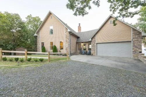Mountaintop Retreat w/2 Decks & Breathtaking Views- Steps from Mt. Nebo Trails!