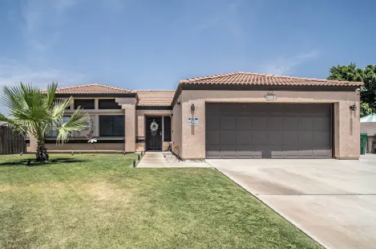 Indio Paradise: 4 Bedrooms w/Resort-Like Pool