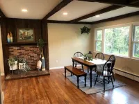 Cozy cottage with pool, walking distance to lake