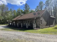 Rustic Log Cabin on private horse farm! Hotels in Wilton