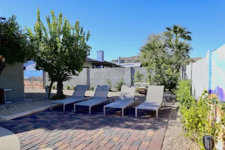 The Art House Отели рядом с достопримечательностью «Университет Адвансинг Текнолоджи»