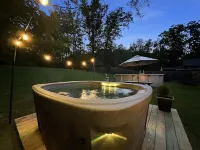 Luxe Mountain Getaway, Fire Pit,Arcade, Hot Tub, Near Lake Minnewaska