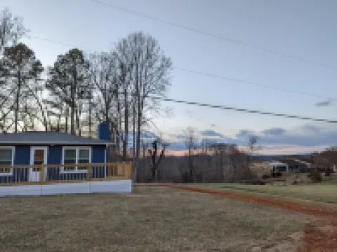 Mountain Views, River fun, Hiking, Biking, Breweries, Golf, and Wineries galore