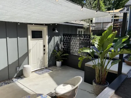 Dean's Garage: Car-Shop Themed Luxury Small Home, Central Auburn