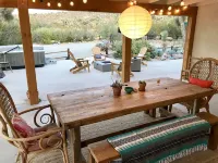 The Joshua Tree Hideaway w/ hot tub. Children and Pet friendly