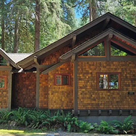 North Cascades Getaway – Off-Grid Riverside Cabin with Wood-Fired Hot Tub
