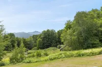 Centrally Located w/ easy access to Stowe and MRV Hotels in Waterbury Center