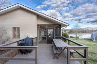 Lake view and lakes access home on Lake Chatuge -mountain view -spacious home.
