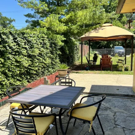 Cozy Updated Cottage Style Home near Historic distric in Middletown