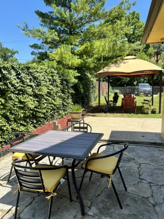 Cozy Updated Cottage Style Home near Historic distric in Middletown