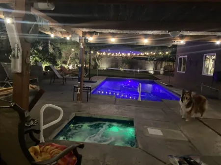 Tropical Hawaiian theme Family paradise! 🌴⛳️🐾🐾🏊‍♀️🎱 🎯 🔥🤗 Отели в г. Риверсайд