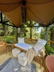 Peaceful Oasis In The Woods. Private deck and entrance.