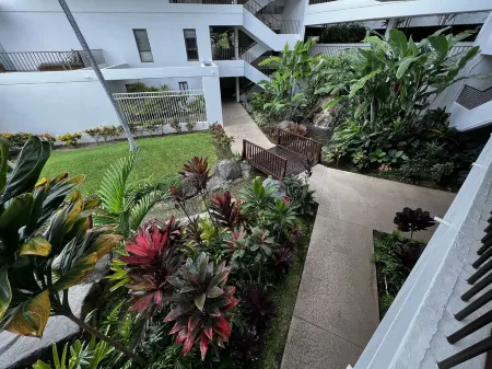 Villa On The Ocean - One Of Largest Condos On Alii Drive. Directly Oceanfront. Отели рядом с достопримечательностью «Moonshot Play Space, LLC»