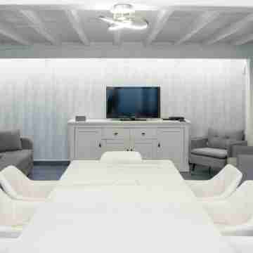 Large 14 Pers villa with heated pool 200 m from the sea Others