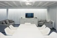Large 14 Pers villa with heated pool 200 m from the sea Hotels in 