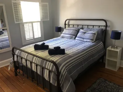 Historic Annapolis Home 1.5 blocks from center of town. Hotels near Jonas and Anne Catharine Green Park