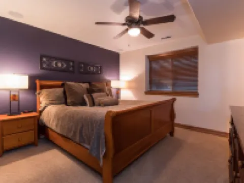 Private Hot tub/Fire Table on Large Deck overlooking Eagle River! Fly-fishing! Hotels in Edwards