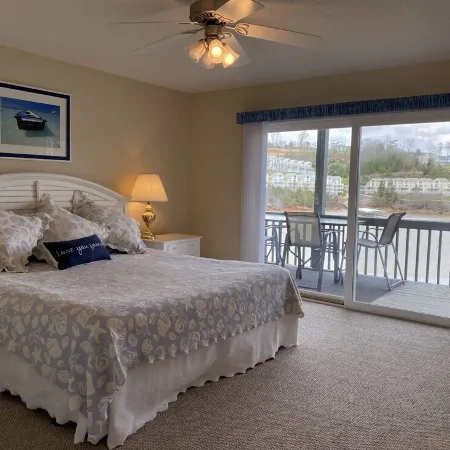 Idyllic Lake Front Condo for perfect peace & happiness