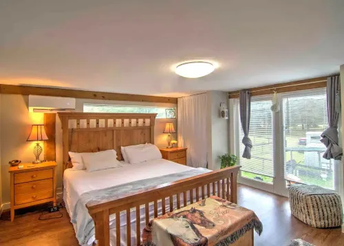 Private Loft at a Working Show Barn ~ Pets Welcome!