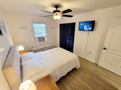 4 Bedroom Lake Hopatcong Lakehouse with Kayaks and Paddleboat