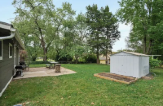 ★★2 Story Near Plaza/Westport/KU Med, King Bed, Garage Parking★★