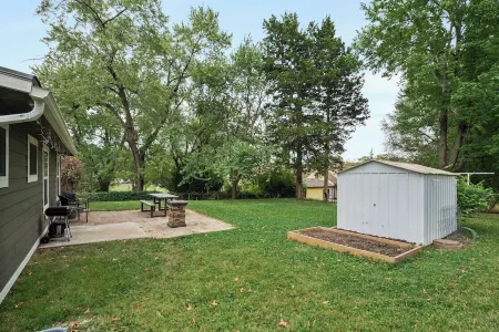 ★★2 Story Near Plaza/Westport/KU Med, King Bed, Garage Parking★★