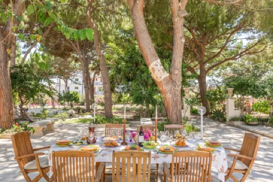 Villa for 12/14 people garden, pool, bbq, 100 meters from the sea, A / C, wi-fi