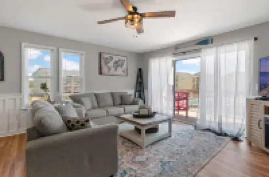 Cozy Coastal Farmhouse Beach condo w/ pool