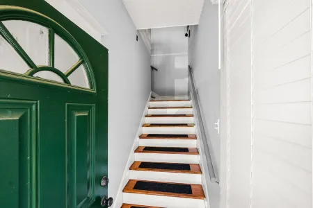 Beale Hill Modern Macon Charm Отели в г. Мейкон