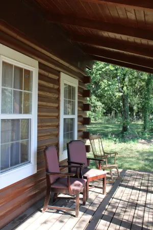 Relaxing Country Cabin. Near Lake Hudson.