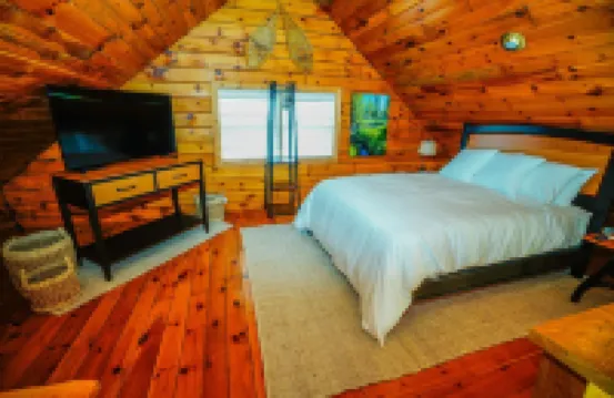 The Flying Squirrel Lodge--Luxury Lodge Near Raystown Lake and Penn State - 4-Star