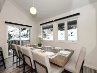 Fully renovated 4bd, 3.5 bath, sleeps 11 Condo (new hot tub, near 4 ski resorts)