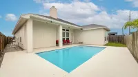 Luxury 4BR South CC! 15 Min to Beach, Fast WiFi, 6 Beds & Fireplace! - 私人泳池